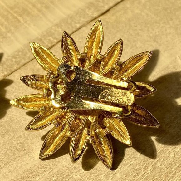 CORO Vintage Chic Signed Gold Tone Flower Rhinestone Clip Back Earrings Classic - Picture 6 of 10